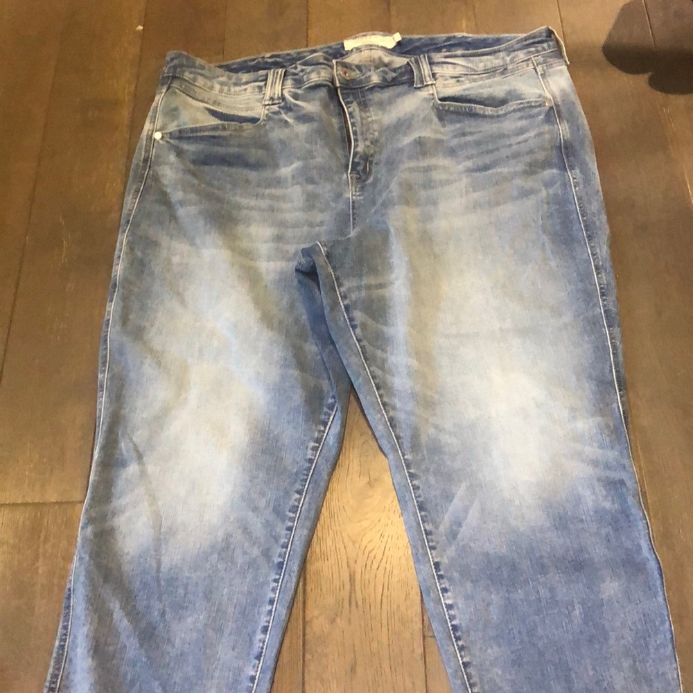 NWOT 🔮Torrid Tapered leg Jeans - Picture 5 of 9